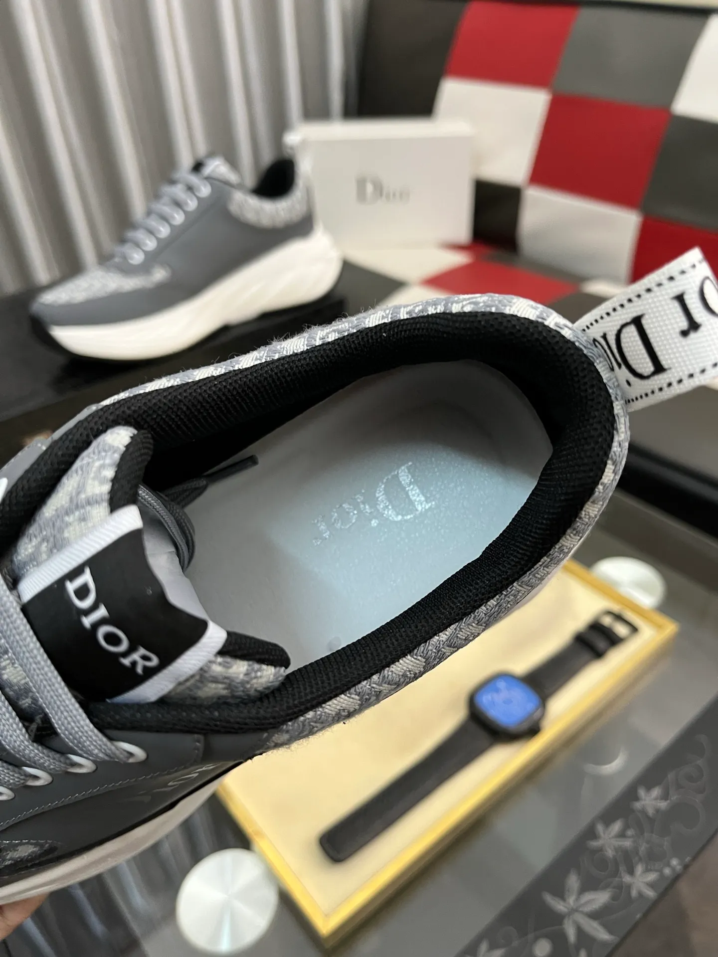 Ex-factory price: 438⌚️⌚️[Dior] Dior’s new men’s genuine leather casual shoes, the highest version on the market, any comparison is welcome🆚! The original leather has excellent texture and is super high-end! Fetal sheep net lining imported from Italy, removable pad! Luxurious materials and fine workmanship, highly recommended! Code number: 38-443️⃣Colors available